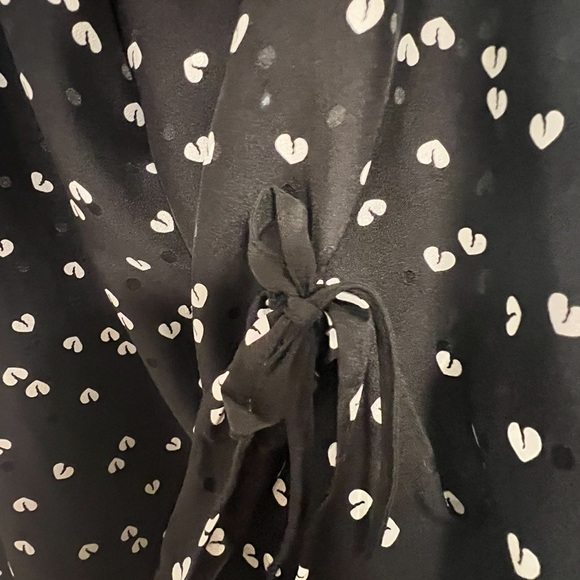 Yumi Kim 100% silk blouse in black and white heart pattern - Picture 11 of 12